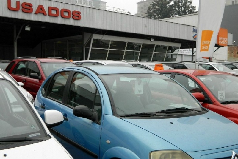 Precios de autos afectados por la restricción en Santiago