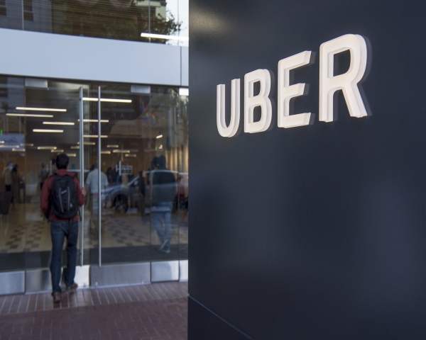 Uber y Lyft cambiarán el modelo de propiedad de vehículos, afirman expertos de la industria 