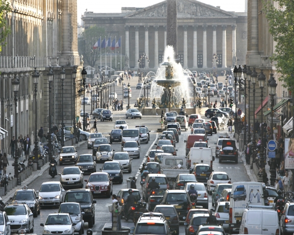 Francia anuncia un plan de 8.000 millones de euros para salvar el sector automotor