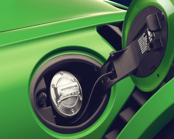 Porsche y Siemens quieren fabricar combustible sintético en Chile