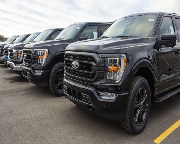 Ford planea aliviar el exceso de vehículos sin terminar: ponerlos en manos de los concesionarios