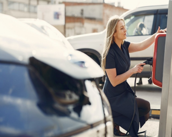 La industria automotriz sobreestimó la demanda de vehículos eléctricos este año