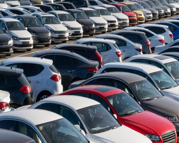 Un cambio en el enfoque hacia coches usados, precios y tarifas con res...