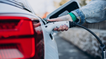 Vehículos eléctricos ganan terreno en Chile: su precio promedio dism...
